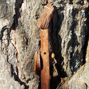 Деревянный идол шаман